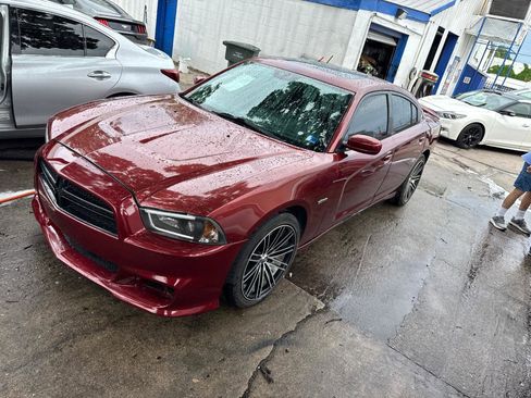 Used 2014 Dodge Charger R/T RWD image 2