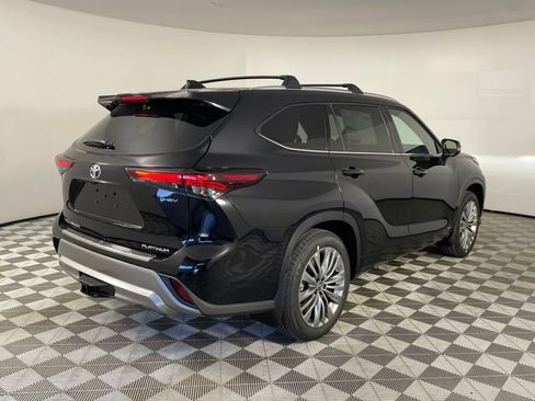 New 2026 Toyota Highlander Platinum AWD/4WD image 9