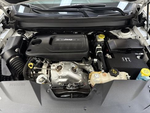 Used 2019 Jeep Cherokee Trailhawk w/ Cold Weather Group image 31