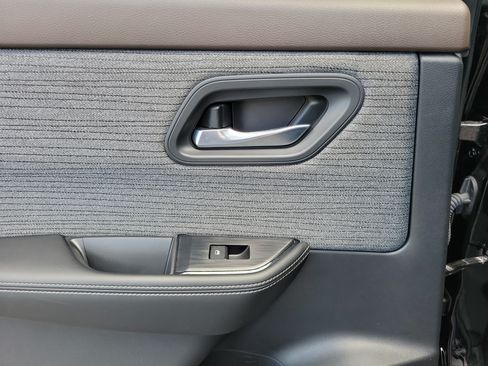Certified 2023 Nissan Rogue SV AWD/4WD image 12