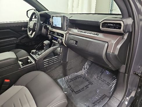 Certified 2025 Toyota Tacoma TRD Off-Road AWD/4WD image 34