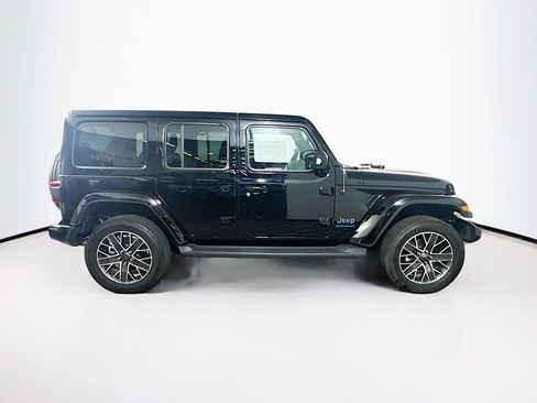 Used 2023 Jeep Wrangler Unlimited Sahara image 10