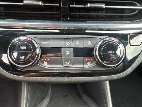 Used 2024 Buick Envista Sport Touring w/ Convenience I Package FWD image 12