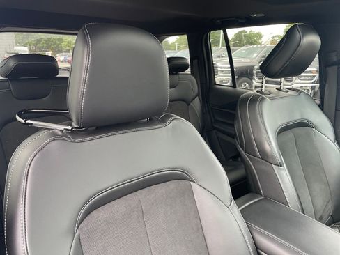 Used 2025 Jeep Grand Cherokee Altitude w/ Trailer Tow Package image 9