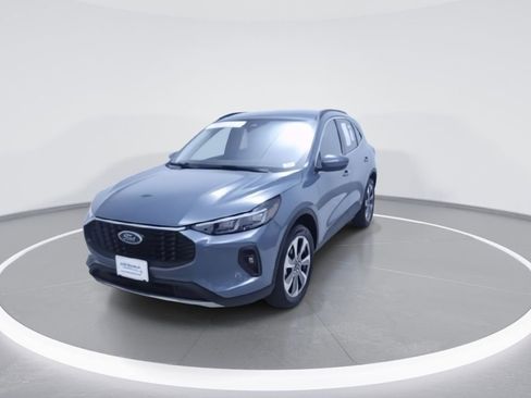 Used 2025 Ford Escape Platinum image 4