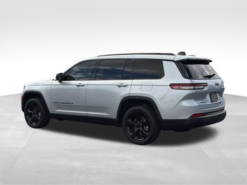 Used 2023 Jeep Grand Cherokee L Laredo AWD/4WD image 5