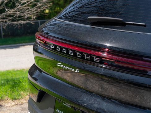 Used 2024 Porsche Cayenne S image 15