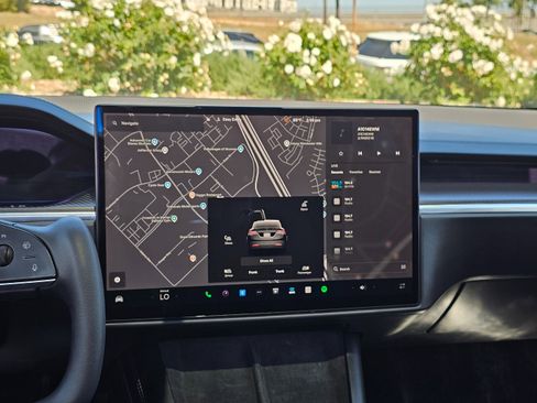 Used 2022 Tesla Model X Plaid image 28