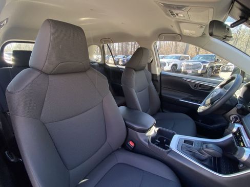 Certified 2025 Toyota RAV4 LE image 29