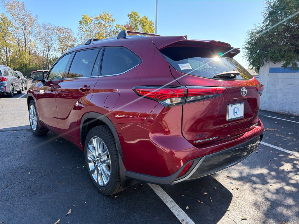 Used 2021 Toyota Highlander Limited AWD/4WD image 3