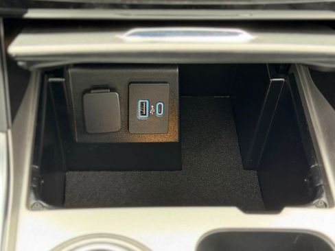 Used 2021 Ford Explorer Limited w/ Equipment Group 301A AWD/4WD image 14