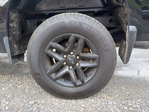 Used 2020 Chevrolet Silverado 1500 Custom Trail Boss w/ Custom Convenience Package AWD/4WD image 10