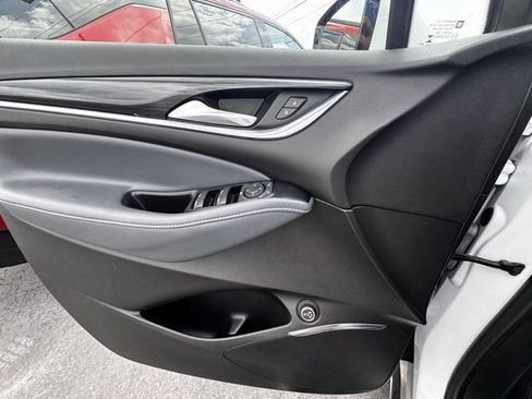 Used 2023 Buick Enclave Essence image 15