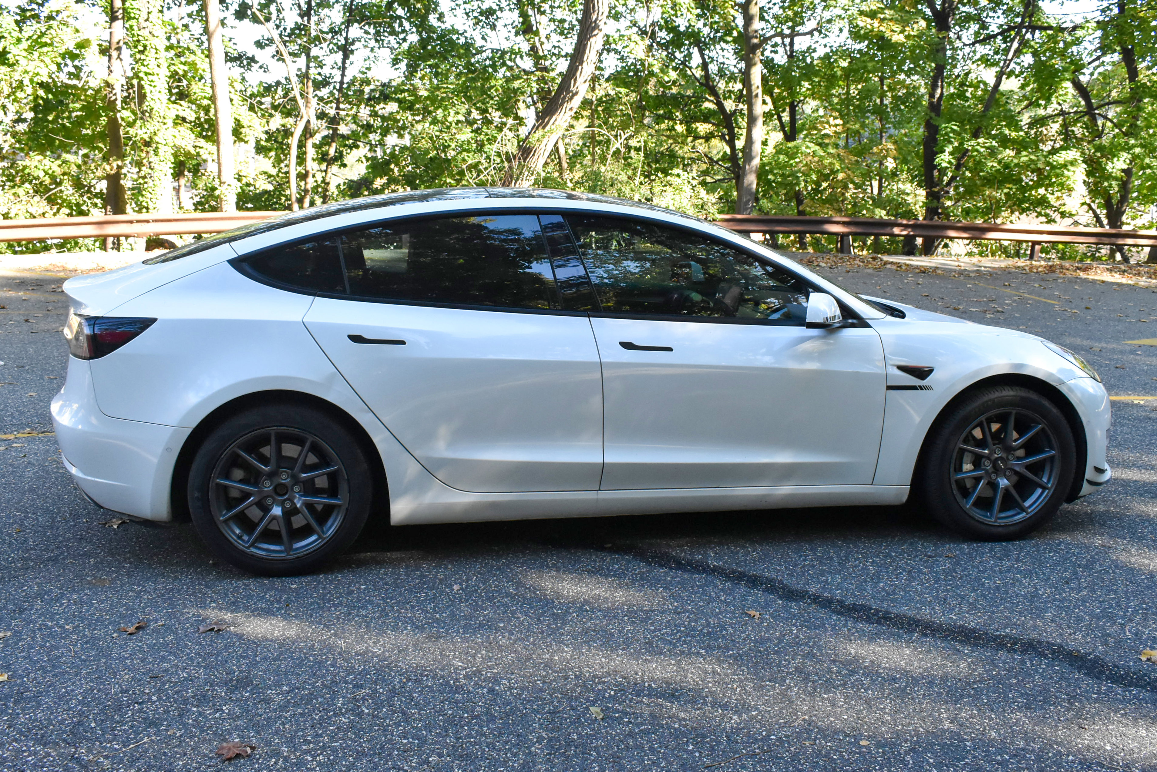 Used 2021 Tesla Model 3 Standard Range Plus RWD image 9