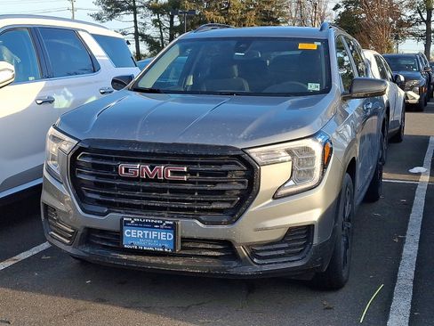 Used 2023 GMC Terrain SLE w/ Driver Convenience Package image 5