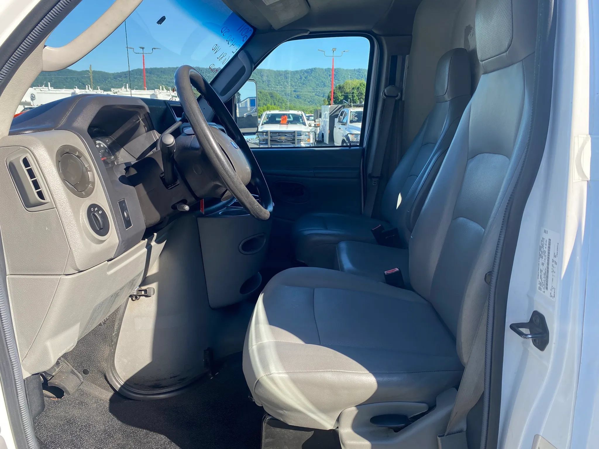 Used 2011 Ford E-450 and Econoline 450 Super Duty RWD image 9
