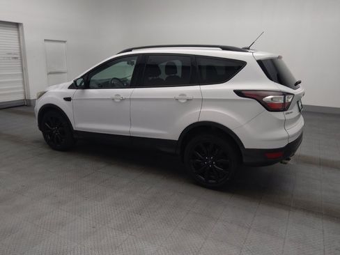 Used 2017 Ford Escape SE w/ Equipment Group 201A FWD image 3