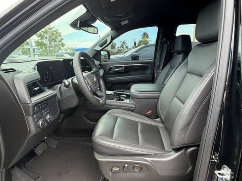 Used 2025 Chevrolet Suburban LT w/ Comfort Package RWD image 10