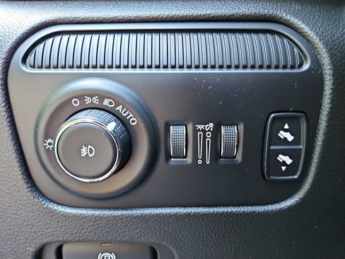 Used 2023 Jeep Wagoneer Series II AWD/4WD image 24
