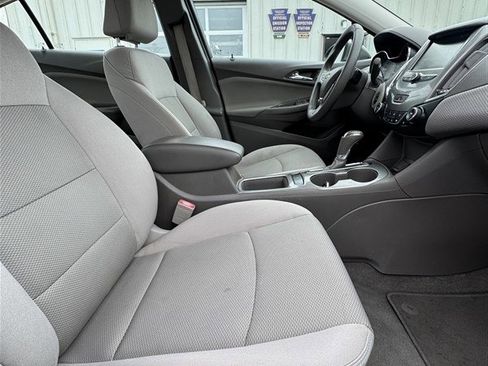 Used 2017 Chevrolet Cruze LT w/ Convenience Package image 23