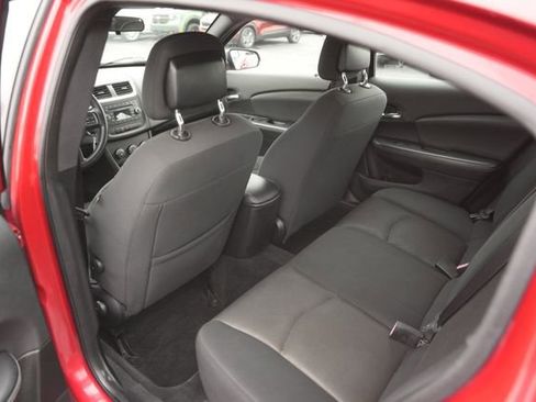 Used 2013 Dodge Avenger SE image 11
