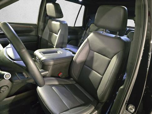 Used 2023 Chevrolet Tahoe Z71 w/ Luxury Package AWD/4WD image 16