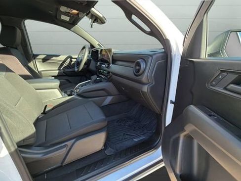 Used 2025 Chevrolet Colorado W/T image 20