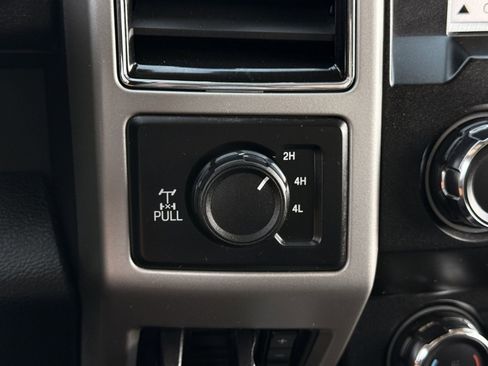 Used 2019 Ford F250 Lariat w/ Chrome Package image 19