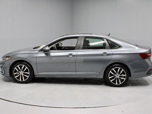 Used 2025 Volkswagen Jetta SE FWD image 7