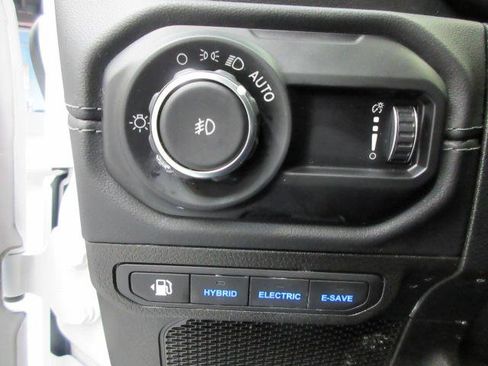 Used 2024 Jeep Wrangler Unlimited Sahara w/ Safety Group AWD/4WD image 14