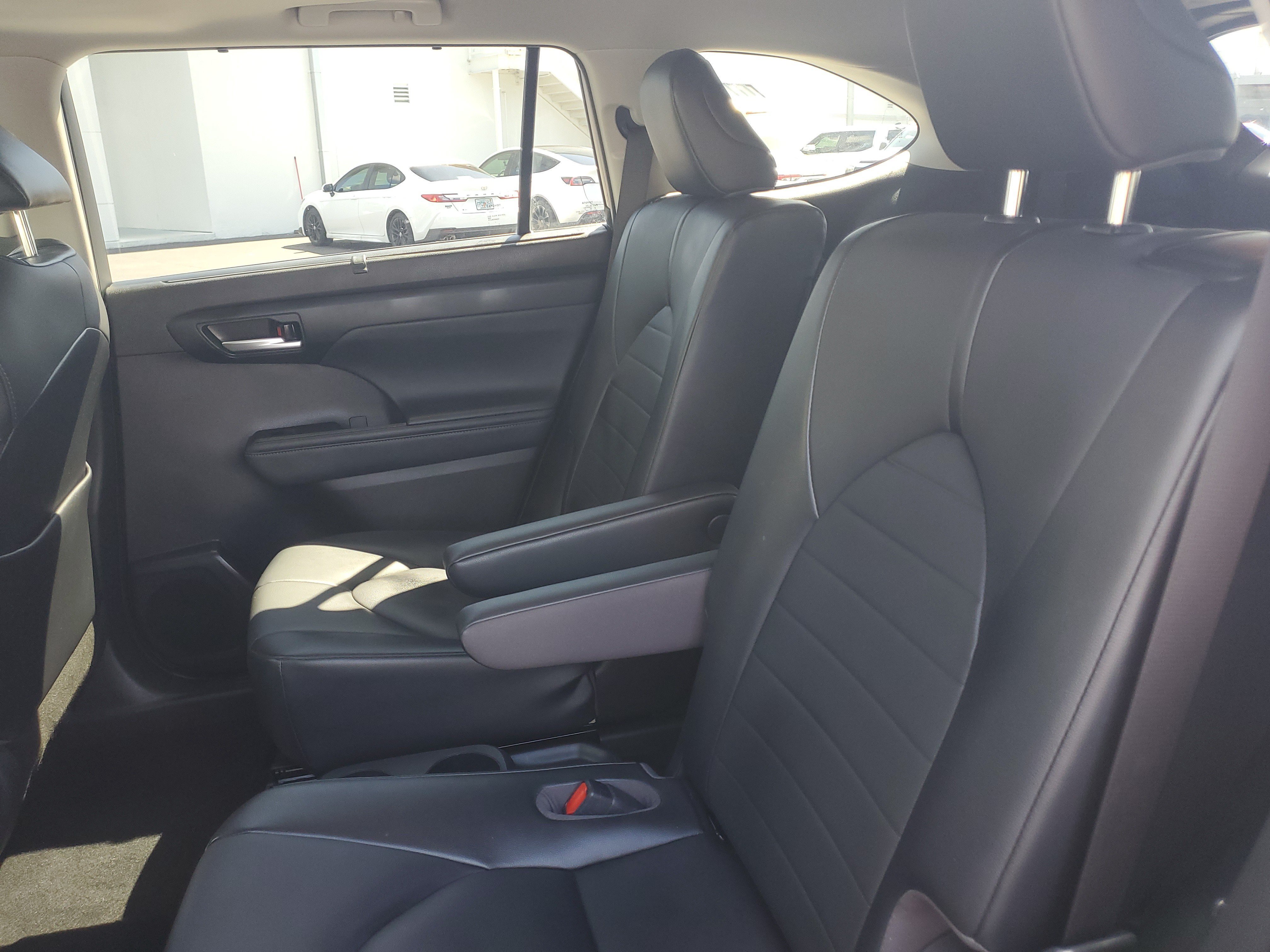 Certified 2021 Toyota Highlander XLE AWD/4WD image 16