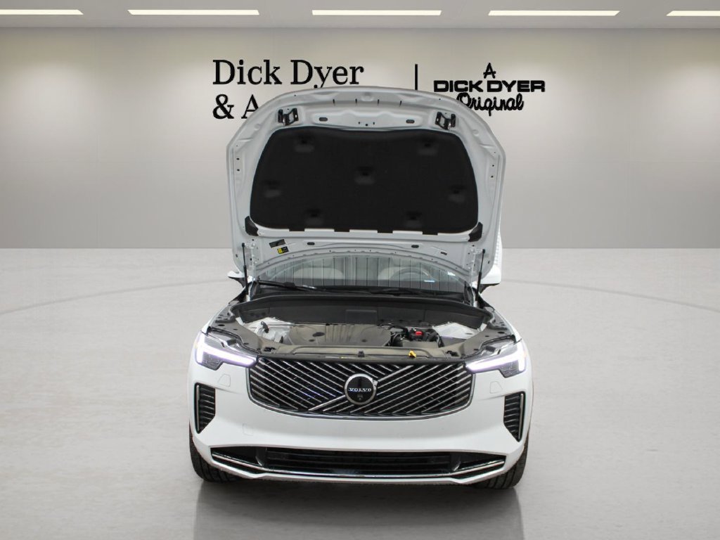 Certified 2025 Volvo XC90 B5 Ultra AWD/4WD image 46