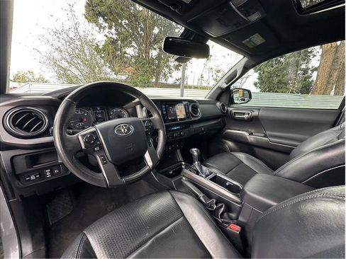 Used 2019 Toyota Tacoma TRD Sport image 14