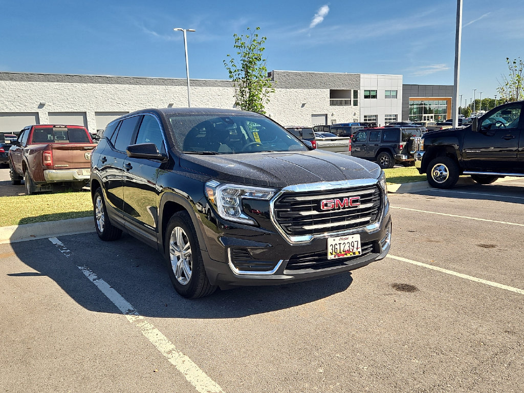 Used 2024 GMC Terrain SLE FWD image 4