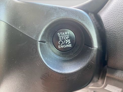 Used 2021 Jeep Renegade Latitude FWD image 26