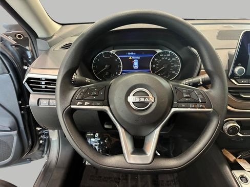 Used 2025 Nissan Altima 2.5 SV image 12