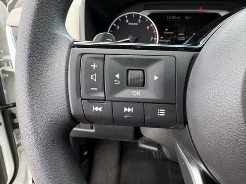 Used 2023 Nissan Rogue SV FWD image 12