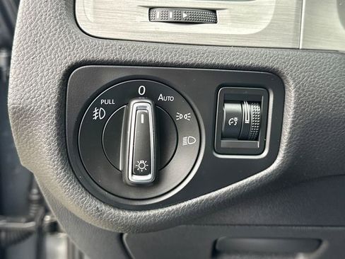 Used 2016 Volkswagen Golf SE image 25