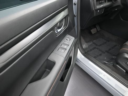 Used 2025 Honda CR-V Sport image 9