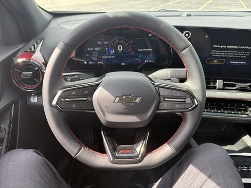 New 2026 Chevrolet Equinox RS w/ Convenience Package III AWD/4WD image 13