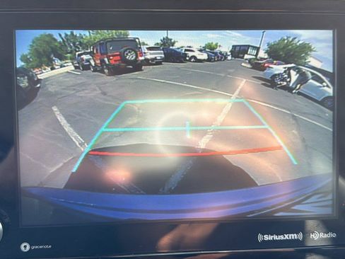 Used 2022 Toyota Highlander XLE FWD image 14