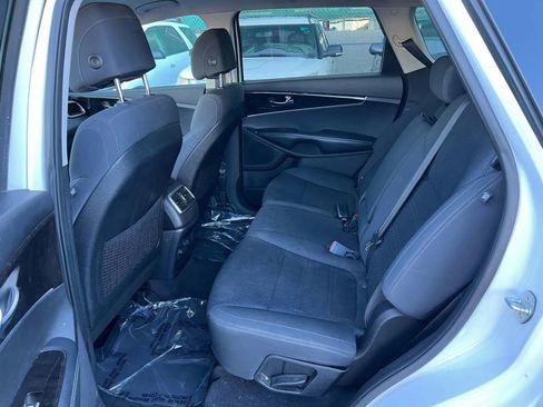 Used 2017 Kia Sorento LX image 8