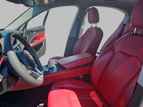 Used 2018 Alfa Romeo Stelvio AWD image 19