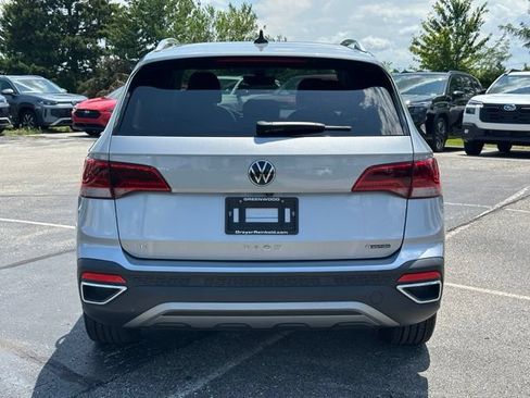 Used 2023 Volkswagen Taos SE w/ Panoramic Sunroof Package AWD/4WD image 6