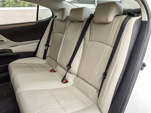 Used 2024 Lexus ES 350 Luxury image 12