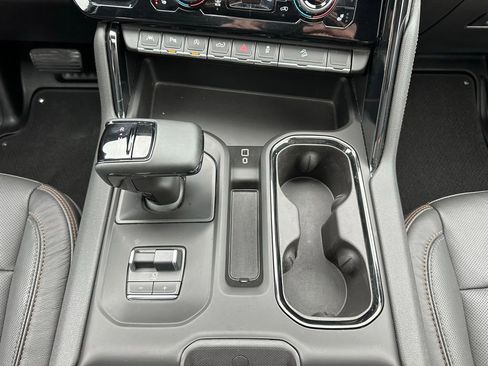 Used 2024 GMC Sierra 1500 AT4 w/ Technology Package image 12