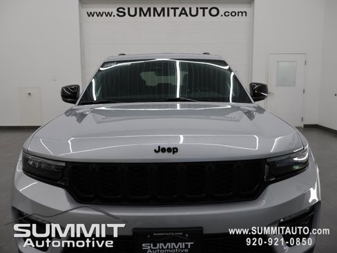 New 2025 Jeep Grand Cherokee Limited w/ Black Appearance Package image 21