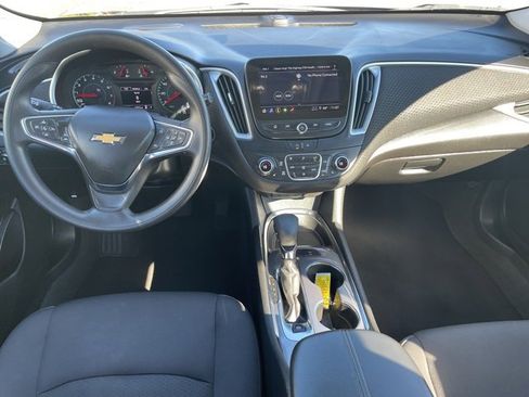 Used 2024 Chevrolet Malibu LT image 3