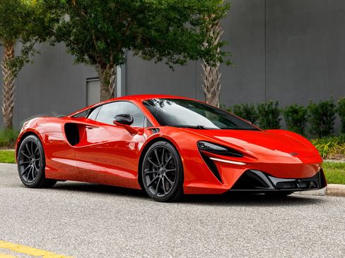 New 2026 McLaren Artura RWD image 5