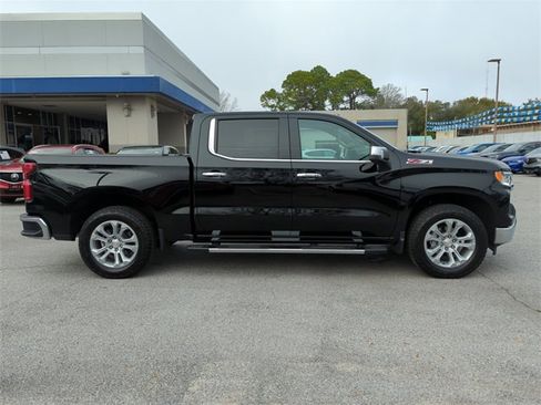 Used 2025 Chevrolet Silverado 1500 LTZ image 3
